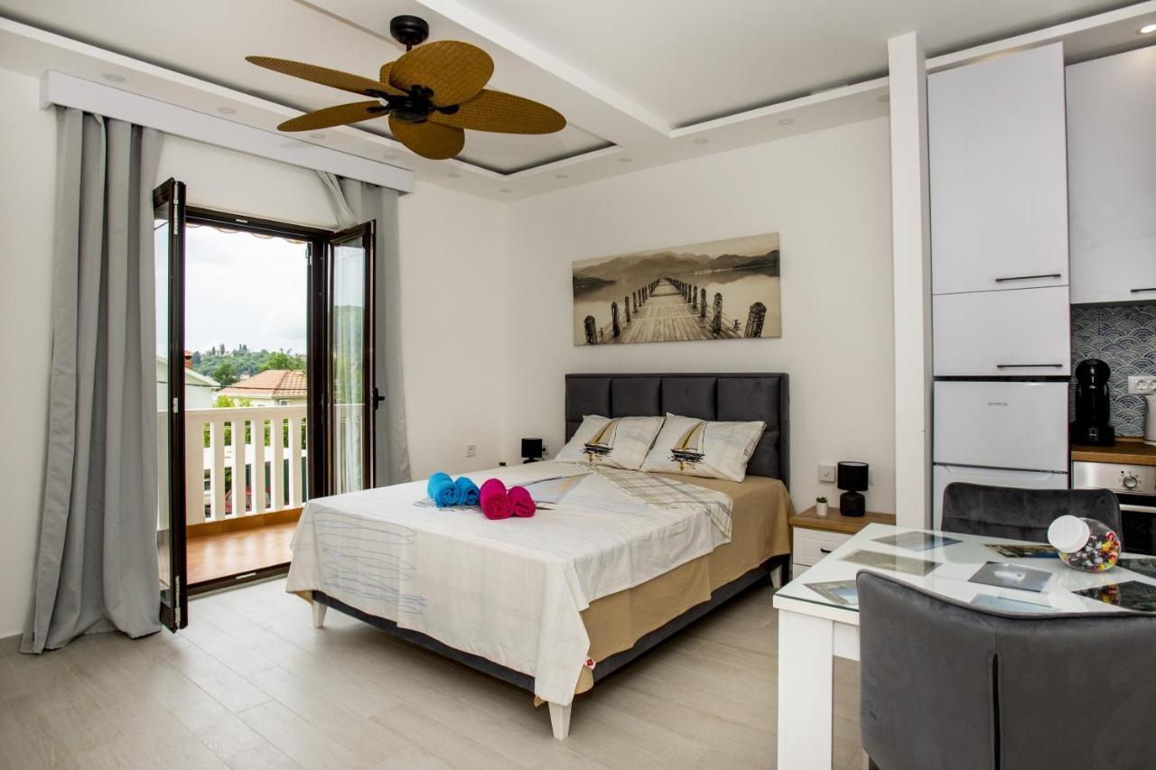 Studio Apartments Summer Time Kamenari Exterior foto