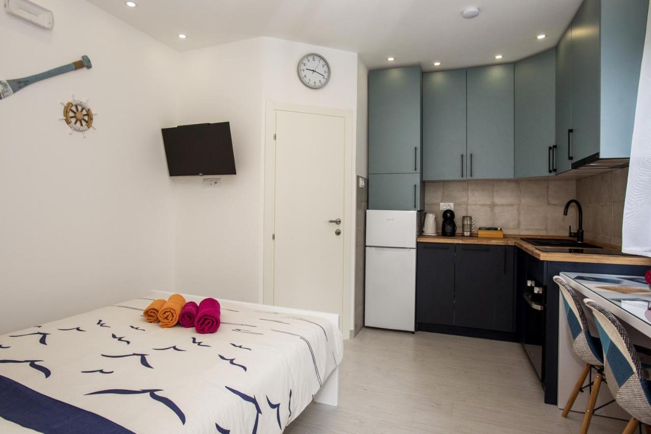 Studio Apartments Summer Time Kamenari Exterior foto