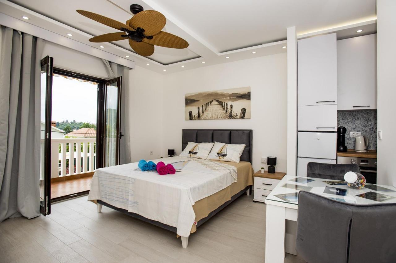 Studio Apartments Summer Time Kamenari Exterior foto