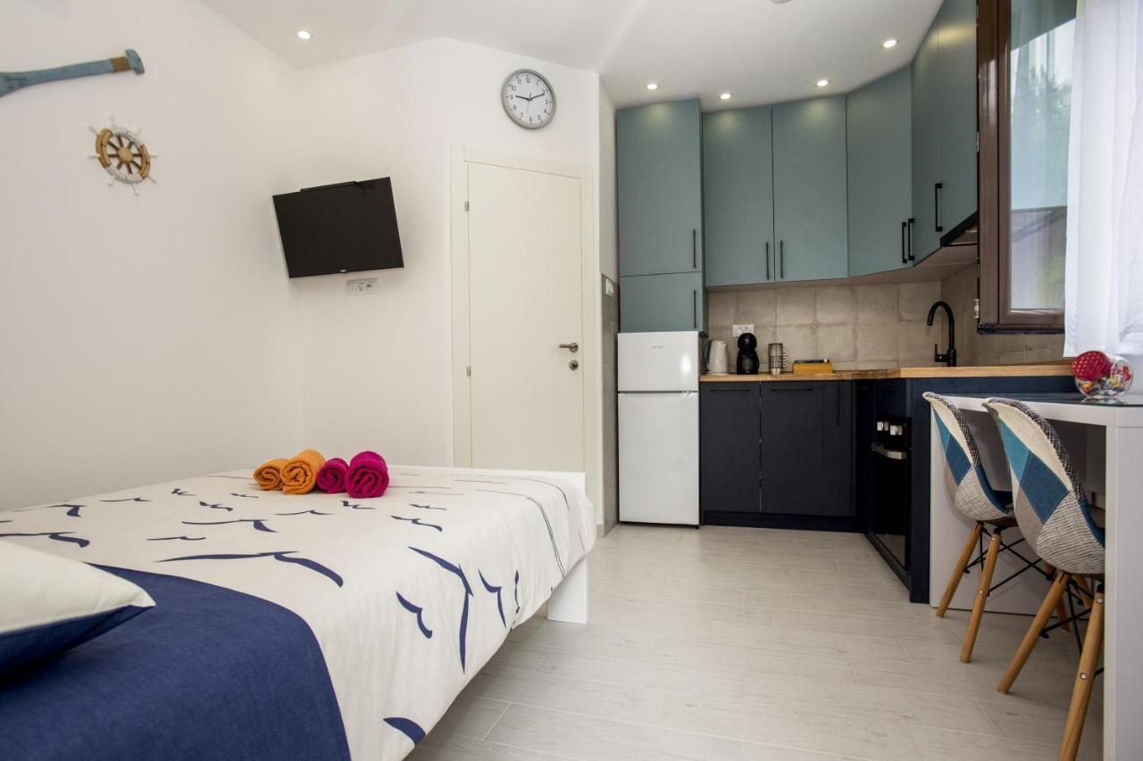 Studio Apartments Summer Time Kamenari Exterior foto