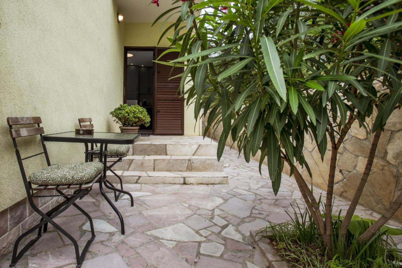 Studio Apartments Summer Time Kamenari Exterior foto