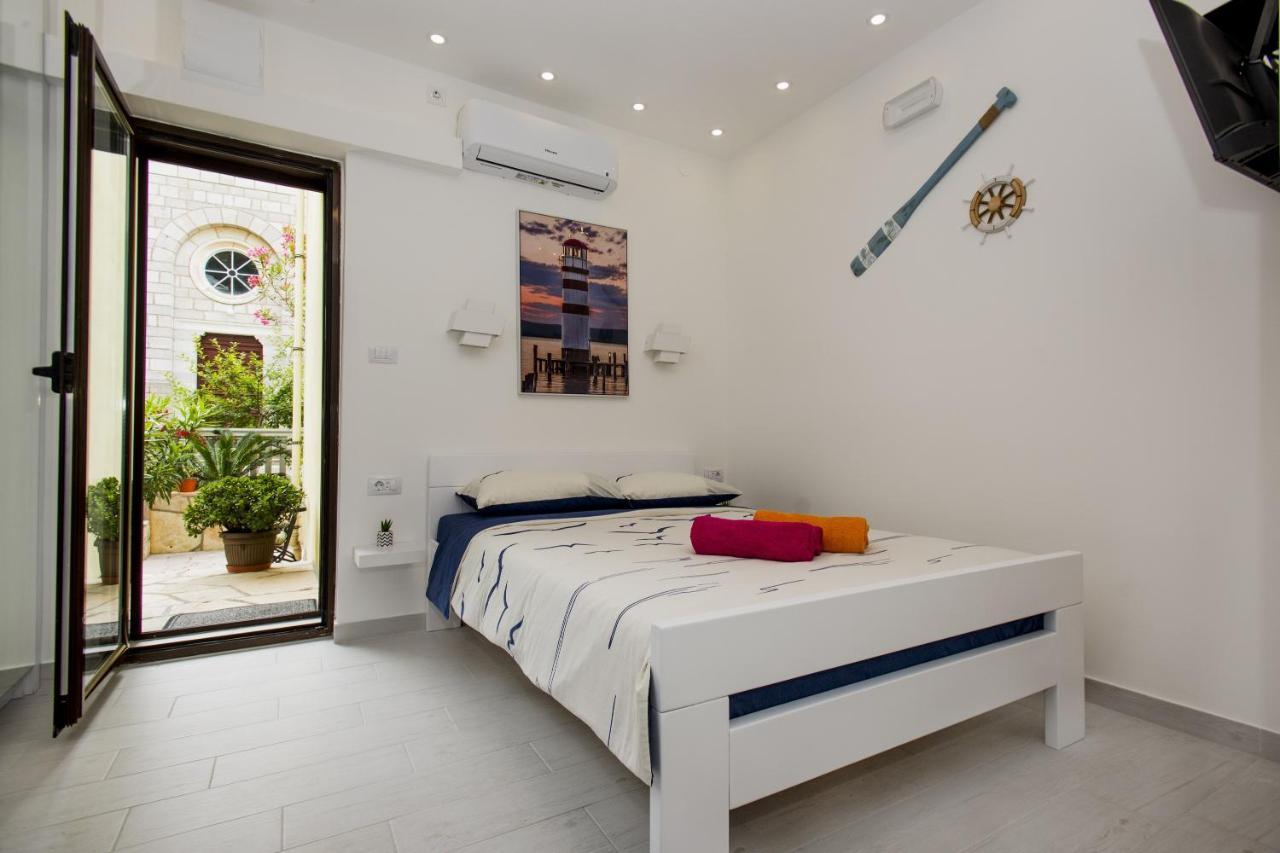 Studio Apartments Summer Time Kamenari Exterior foto