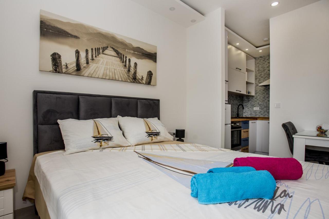 Studio Apartments Summer Time Kamenari Exterior foto