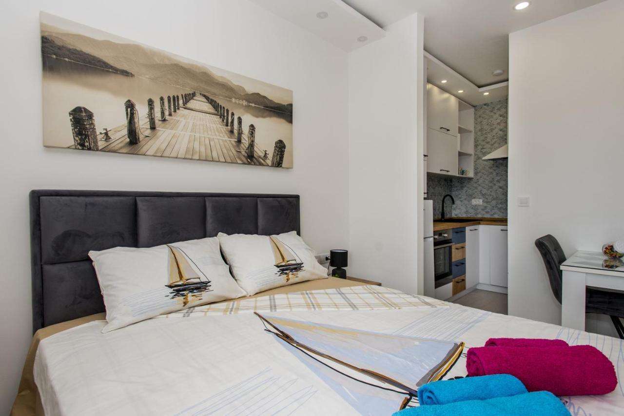 Studio Apartments Summer Time Kamenari Exterior foto