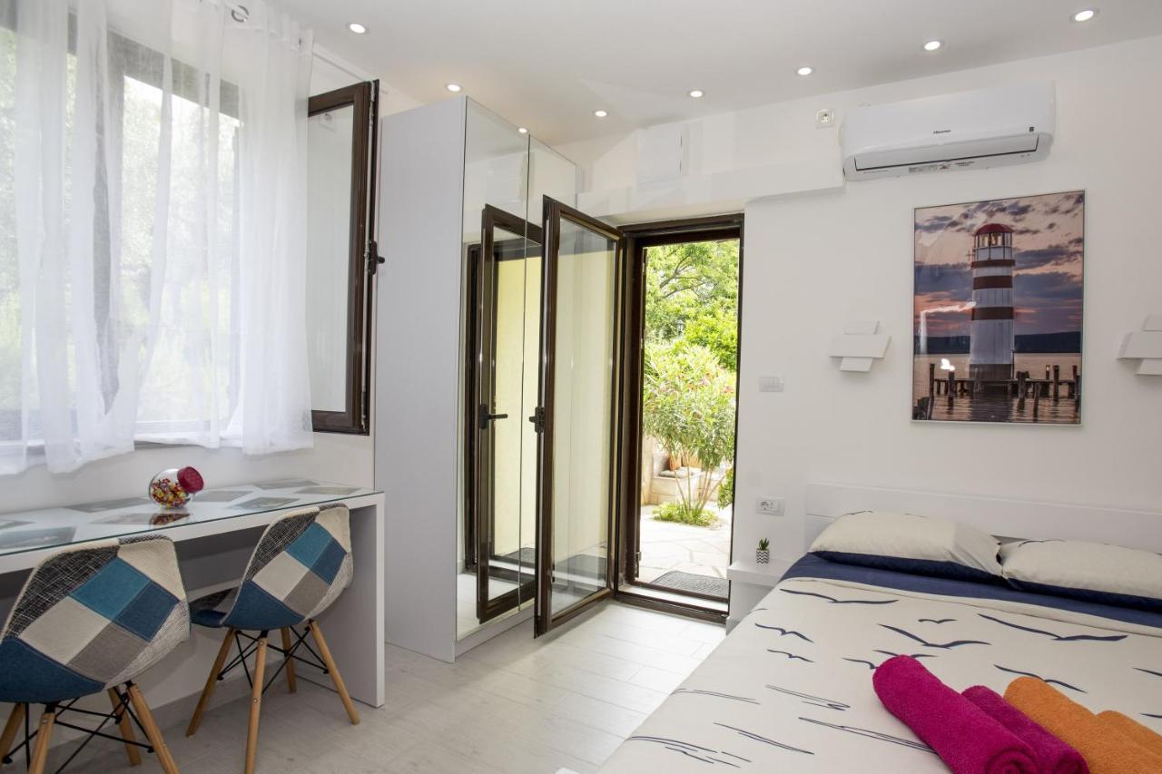 Studio Apartments Summer Time Kamenari Exterior foto