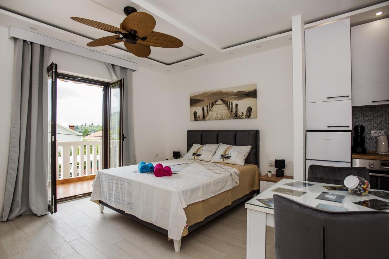 Studio Apartments Summer Time Kamenari Exterior foto