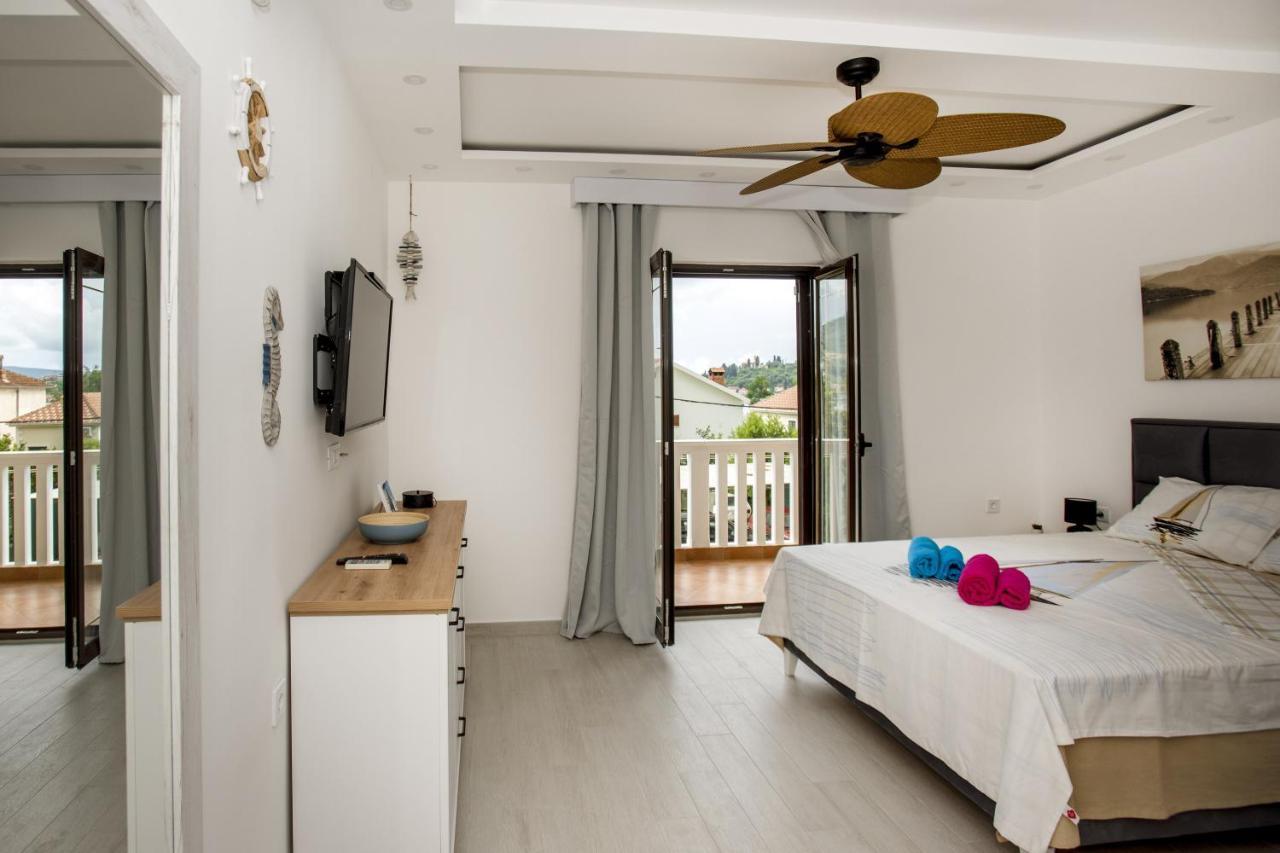 Studio Apartments Summer Time Kamenari Exterior foto